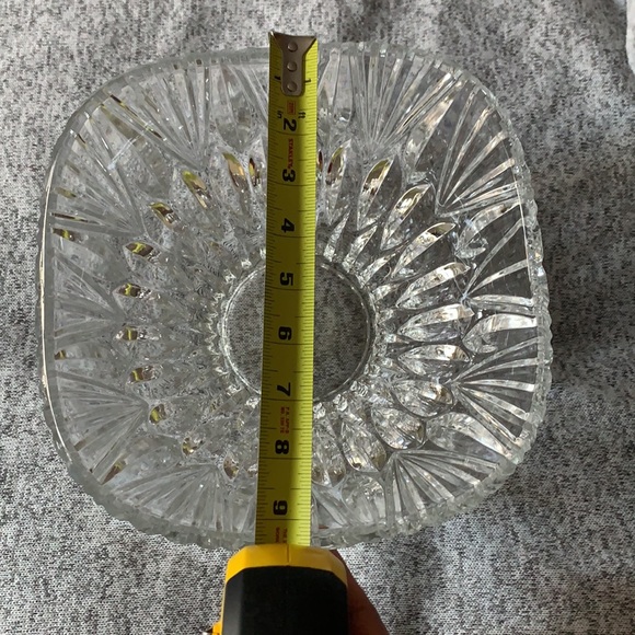 Crystal Bowl Elegantly Handcrafted with Intricacy. - Picture 7 of 9